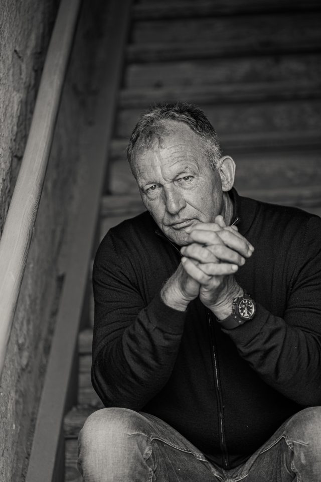 Schwarzweißportrait eines Künstlers